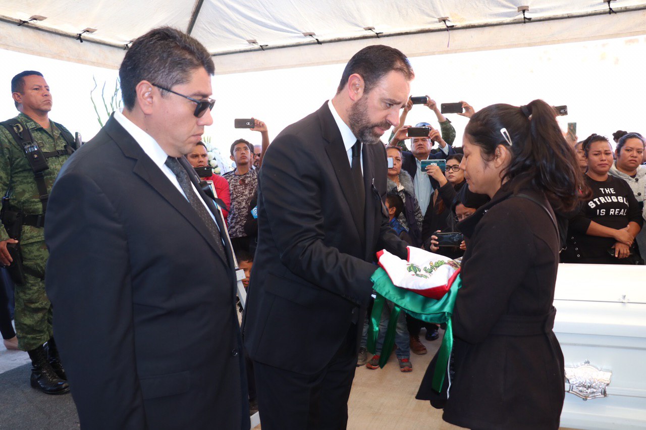 RINDEN HOMENAJE A POLICÍAS CAÍDOS EN EL CUMPLIMIENTO DE SU DEBER