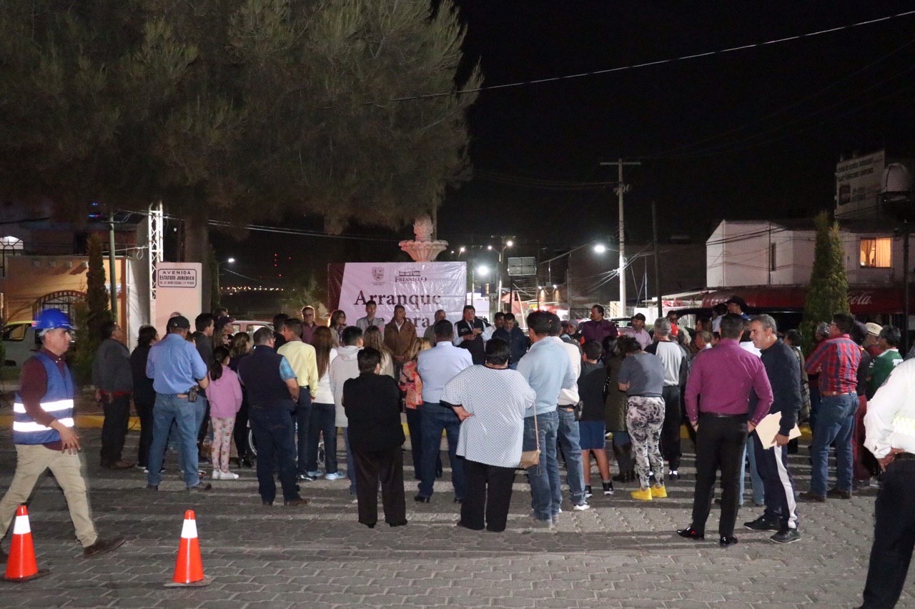 CUMPLE SAÚL MONREAL A VECINOS DE LA CALLE ROQUE ESTRADA CON RED DE ALUMBRADO PÚBLIC