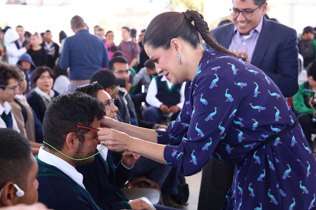 MÁS DE 1 MIL 300 ESTUDIANTES FRESNILLENSES RECIBEN LENTES DEL PROGRAMA VER BIEN PARA APRENDER MEJOR