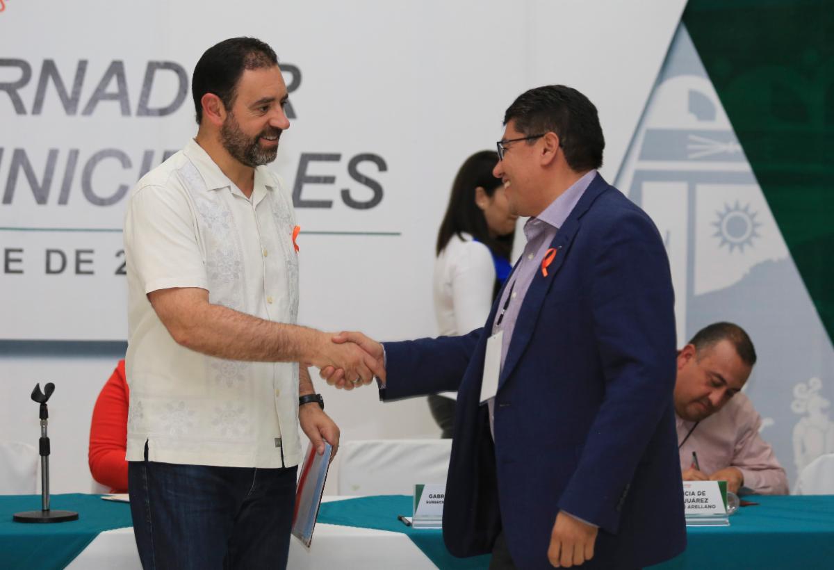 GOBERNADOR ALEJANDRO TELLO ENTREGA A MUNICIPIOS 300 MILLONES DE PESOS COMO ADELANTO DE PARTICIPACIONES