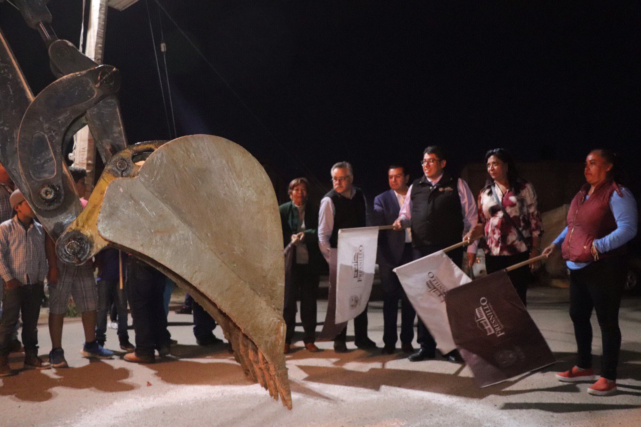 EL ALCALDE INICIA DOS OBRAS DE DRENAJE Y ENCIENDE LUMINARIAS EN LA COLONIA LIENZO CHARRO