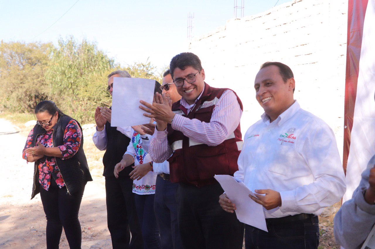 AMPLÍAN LA RED ELÉCTRICA EN LA COMUNIDAD DE PLATEROS