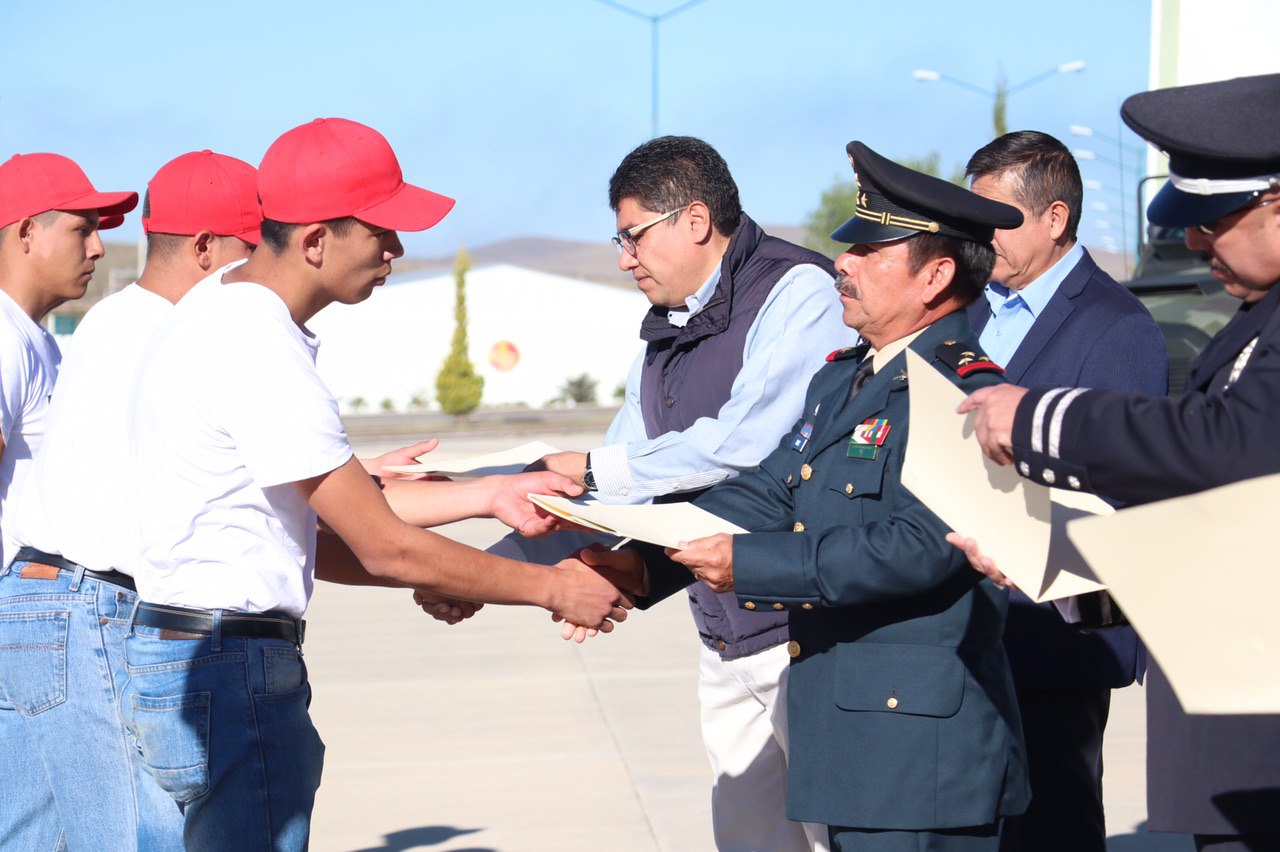 ENTREGAN CARTILLAS LIBERADAS A LA GENERACIÓN 2000 Y REMISOS QUE REALIZARON SU  SERVICIO MILITAR NACIONAL