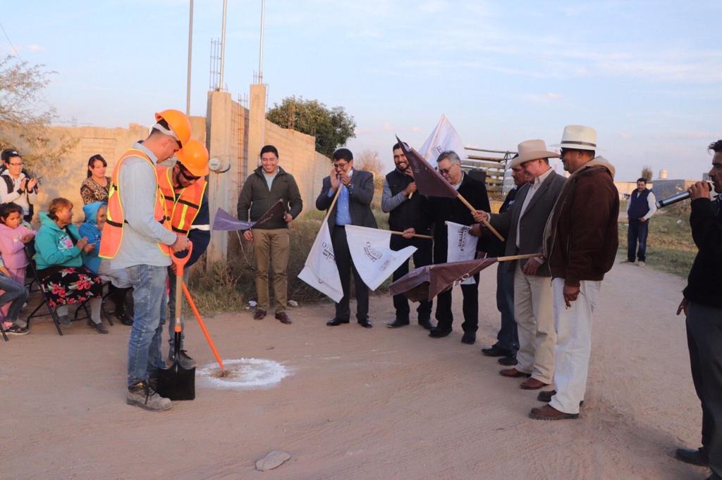 LE APUESTA SAÚL MONREAL ÁVILA AL DESARROLLO EN LAS COMUNIDADES: ARRANCA OBRA DE RED ELÉCTRICA EN RÍO FLORIDO