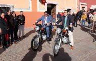 RECONOCEN A TRABAJADORES POR CONCLUIR SUS ESTUDIOS EN EL IZEA