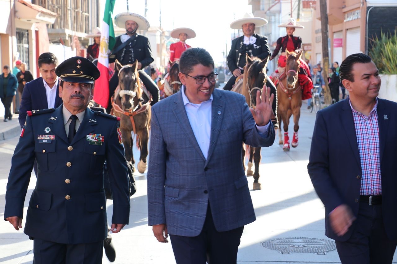 CONMEMORAN EL CIX ANIVERSARIO DE LA REVOLUCIÓN MEXICANA CON TRADICIONAL DESFILE