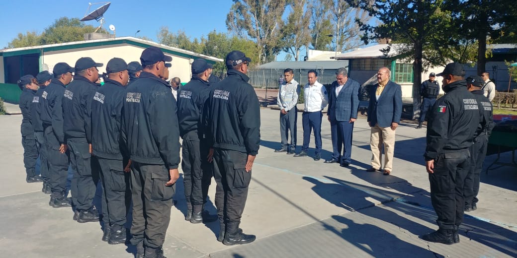 GOBIERNO DEL ESTADO, A TRAVÉS DE LA SSP, ENTREGÓ UNIFORMES A GUÍAS TÉCNICOS