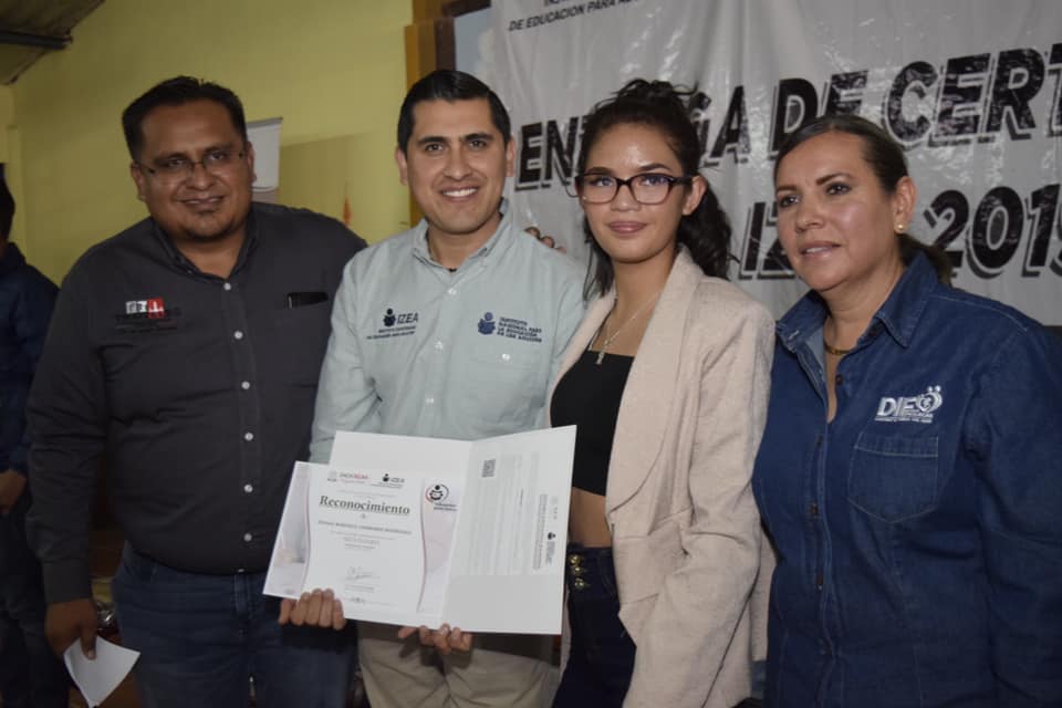 ENTREGA IZEA 130 CERTIFICADOS A ADULTOS QUE CONCLUYERON PRIMARIA Y SECUNDARIA EN TRANCOSO