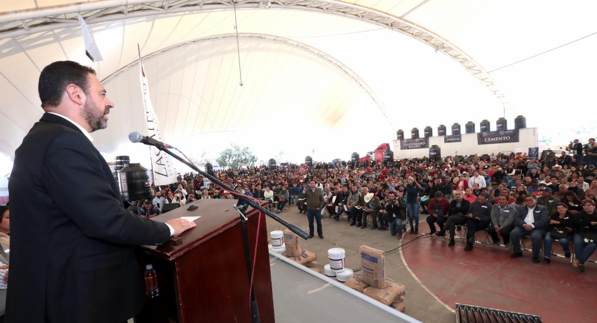 EN ENTREGA MASIVA DE APOYOS, ALEJANDRO TELLO REFRENDA SU RESPALDO A LOS ZACATECANOS