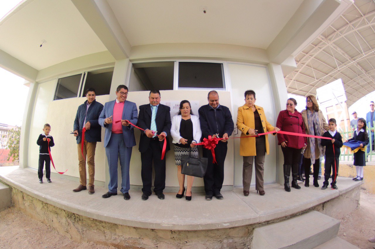 EL ALCALDE SAÚL MONREAL INAUGURA MODULOS SANITARIOS EN LA PRIMARIA FRANCISCO GARCÍA SALINAS