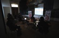 EN EL FOYER DEL TEATRO SE EXHIBE LA PELÍCULA “MUERTE ENTRE LAS FLORES”