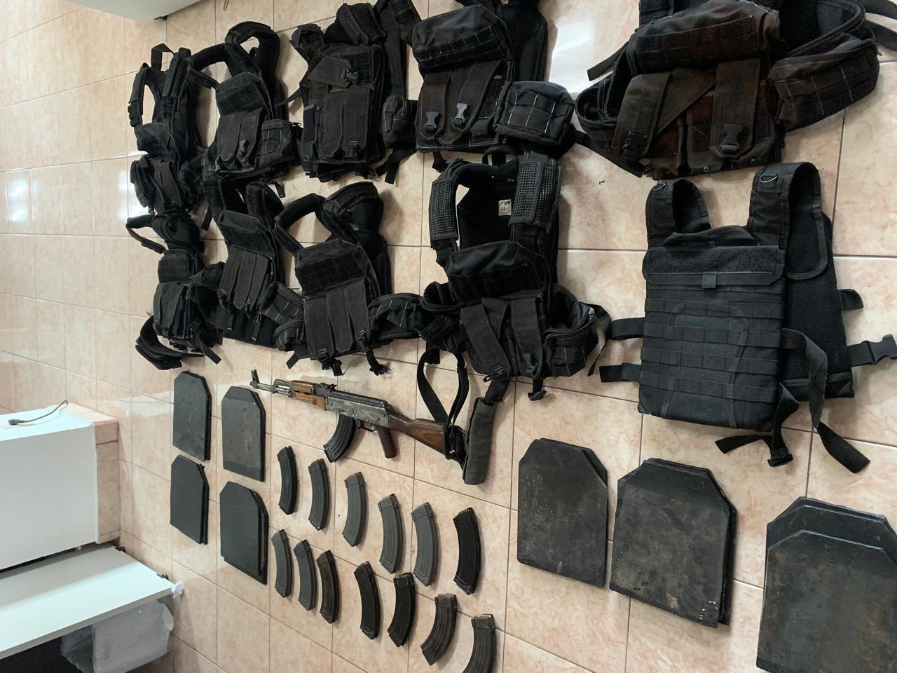 POLICÍA ESTATAL DETUVO EN OJOCALIENTE A SIETE PERSONAS Y ASEGURÓ ARMAMENTO Y EQUIPO TÁCTICO