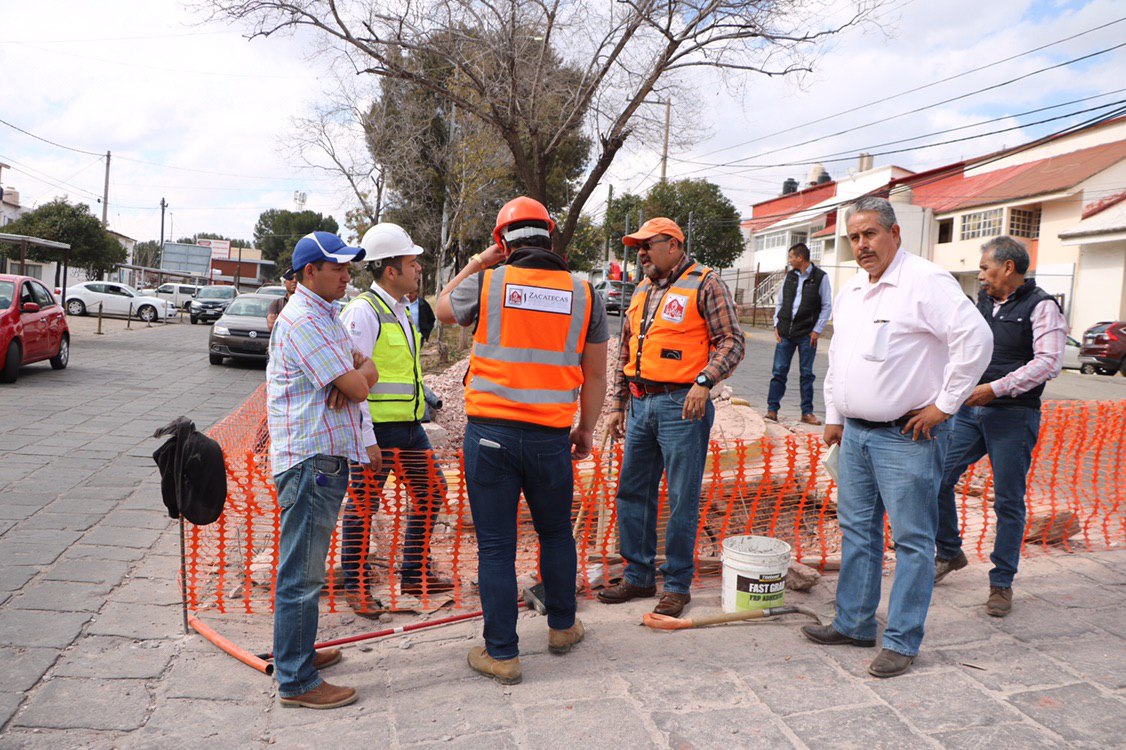 CONTINUAMOS CON LA REHABILITACIÓN DE CAMELLONES EN LA CAPITAL: MEJÍA HARO