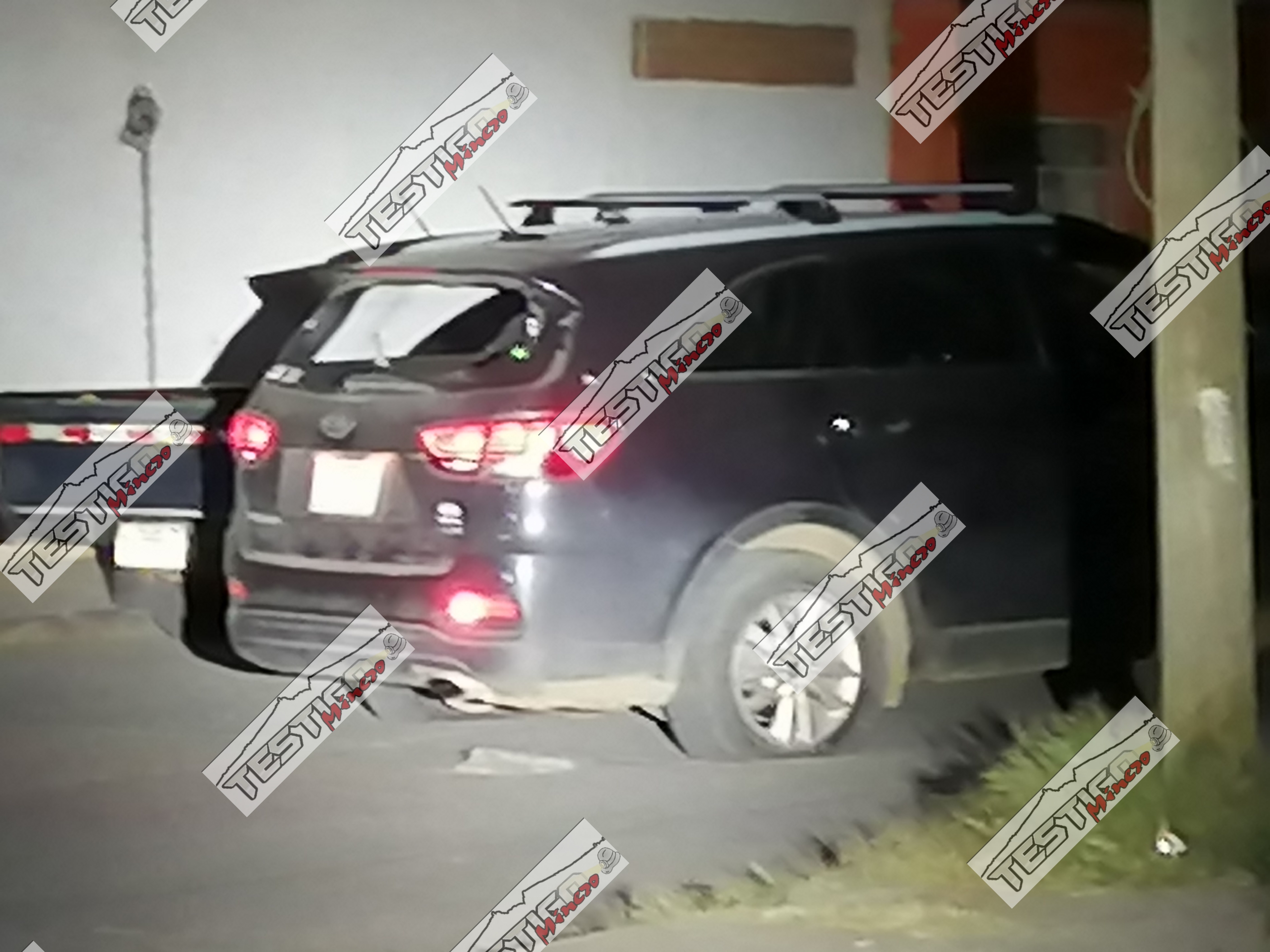 TIROTEO ENTRE POLICÍAS Y CIVILES, TRÁS EL ROBO DE CAMIONETA