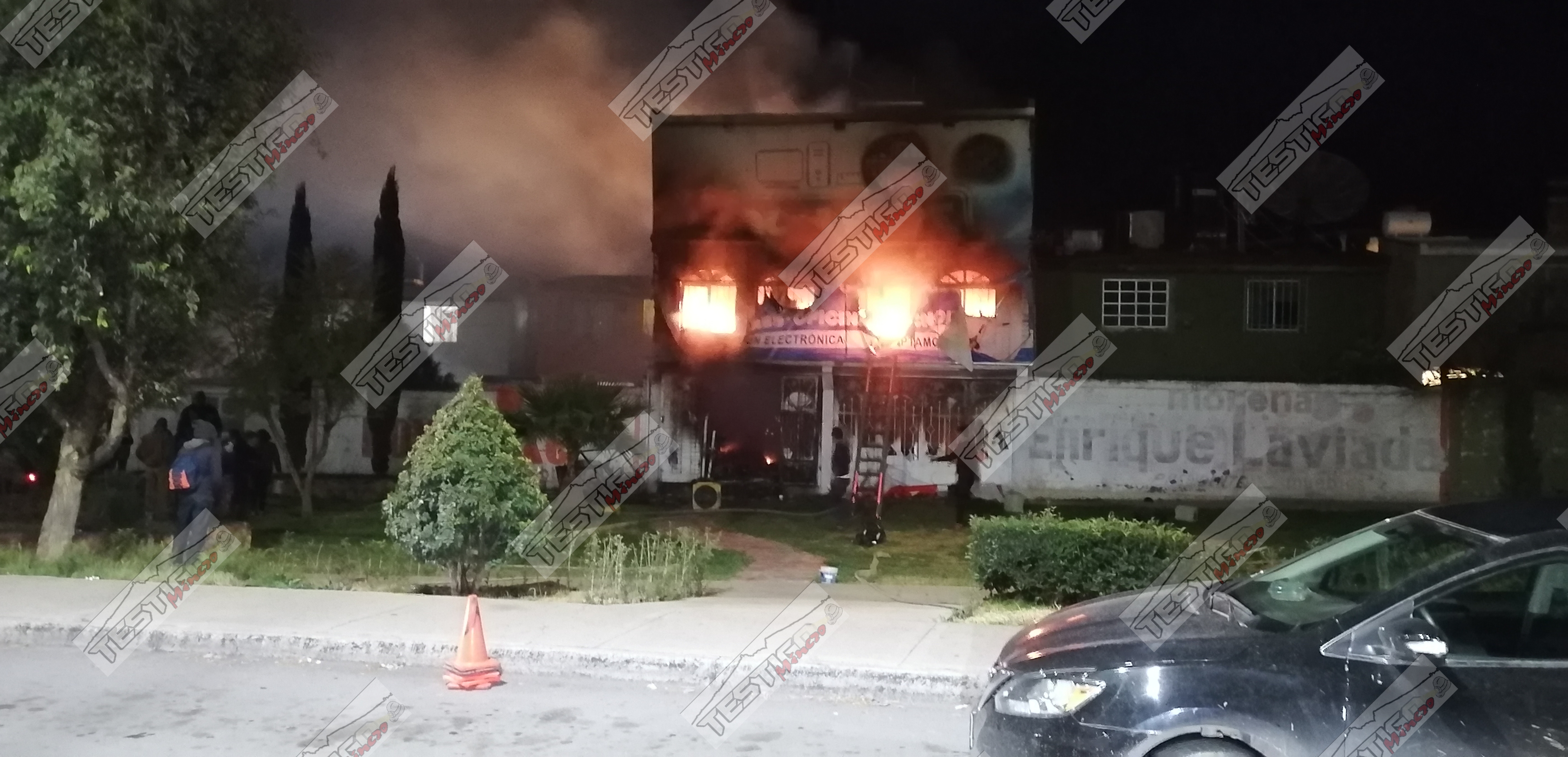 INCENDIO TERMINA CON PAPELERÍA 