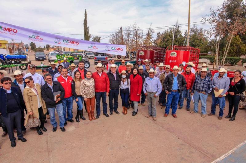 CONTINÚA GOBERNADOR ALEJANDRO TELLO GESTIONES PARA APOYAR AL CAMPO