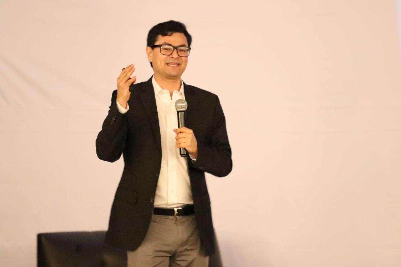 REALIZAN CONFERENCIA SOBRE INNOVACIÓN TECNOLÓGICA