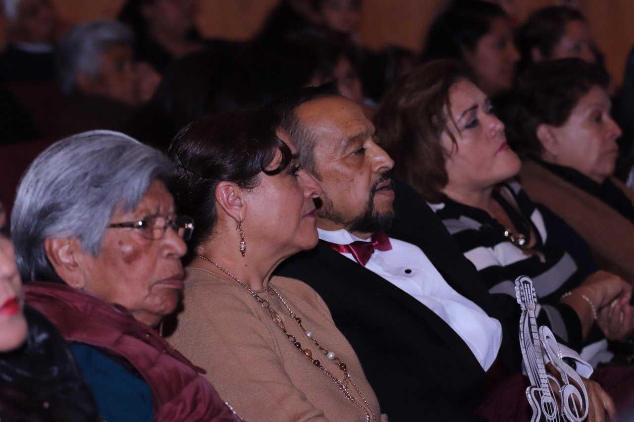 CON GRAN ÉXITO SE REALIZA UNA NOCHE BOHEMIA EN EL TEATRO JOSÉ GONZÁLEZ ECHEVERRÍA