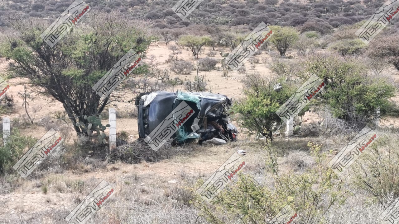 UN MUERTO EN VOLCADURA