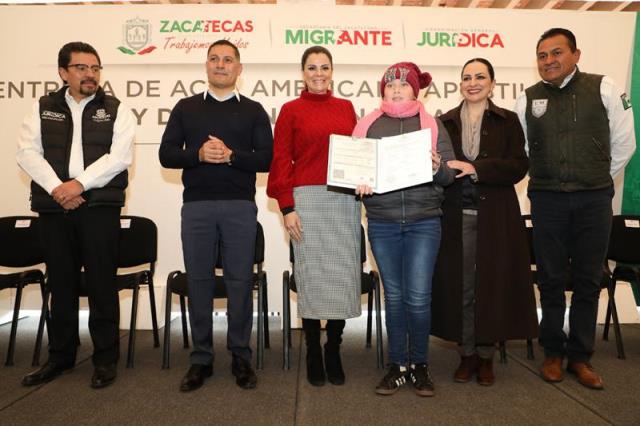 ENTREGA GOBIERNO DE ALEJANDRO TELLO APOSTILLE DE ACTAS Y DOBLE NACIONALIDAD