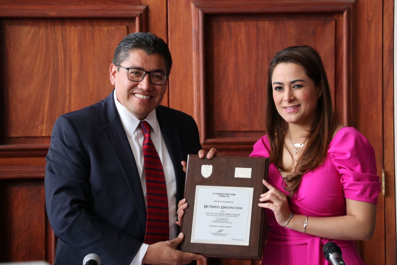 SAÚL MONREAL  NOMBRA HUÉSPED DISTINGUIDO A LA ALCALDESA DE AGUASCALIENTES MARÍA TERESA JIMÉNEZ ESQUIVEL ﻿