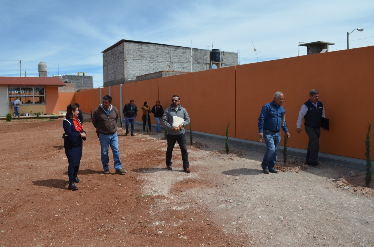 Entregan Barda Perimetral en la Primaria Lázaro Cárdenas del Río en Fresnillo ﻿