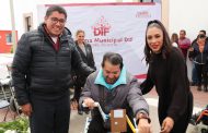 BENEFICIAN A 50 PERSONAS CON DISCAPACIDAD MOTRIZ CON LA ENTREGA DE CARRITOS DE MOVILIDAD CON MANIVELA ﻿