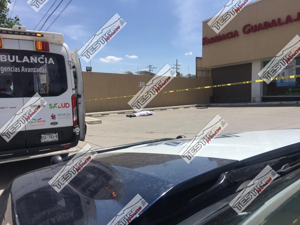 MUERE EN ESTACIONAMIENTO DE FARMACIA