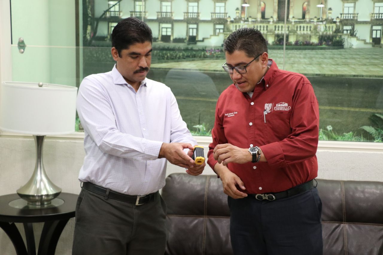 JURISDICCIÓN SANITARIA NÚMERO 3 ENTREGA TERMOMETROS DIGITALES AL AYUNTAMIENTO DE FRESNILLO