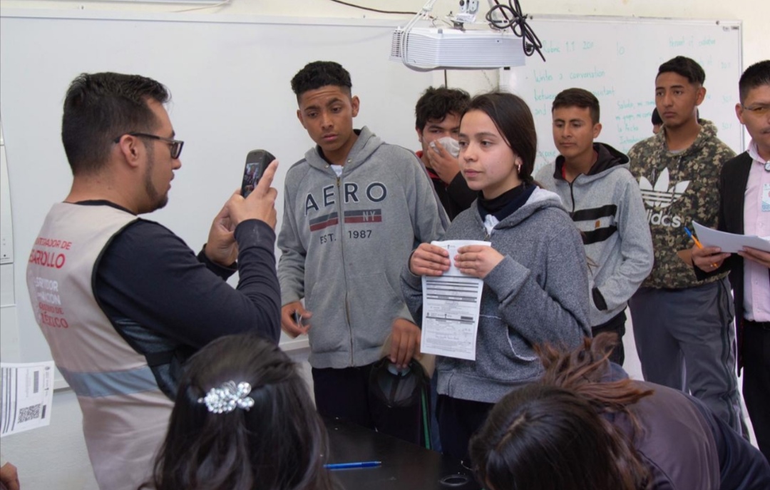 Reciben Beca “Benito Juárez” jóvenes de Miguel Auza, Valparaíso y Villa de Cos