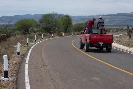 REHABILITA GOBIERNO ESTATAL MÁS DE 64 KILÓMETROS DE CAMINOS RURALES EN TEPECHITLÁN