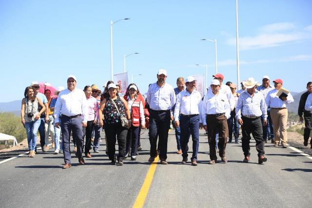 INAUGURA ALEJANDRO TELLO ESCUELA Y PUENTE LA QUINTA EN JUCHIPILA