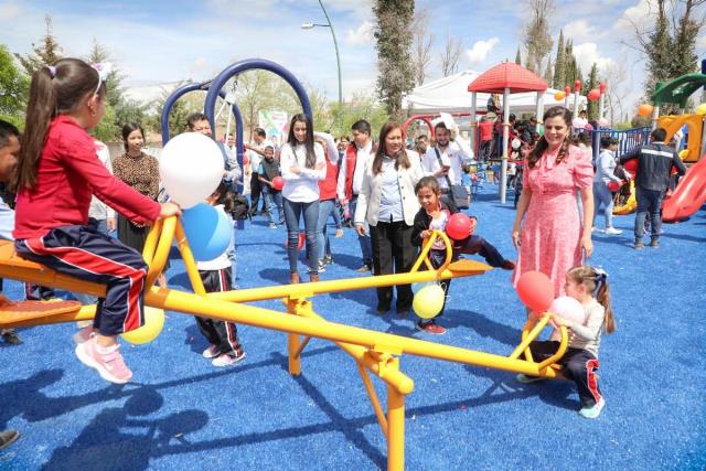 ENTREGA PRESIDENTA HONORÍFICA DEL SEDIF ESPACIO DIFERENTE EN JUAN ALDAMA