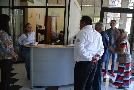 CONTINÚA ATENCIÓN A USUARIOS EN PLAZAS COMUNITARIAS Y COORDINACIONES REGIONALES DEL IZEA
