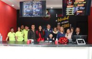 SAÚL MONREAL INAUGURA CHEESY PAPAS EN PLAZA PORTAL
