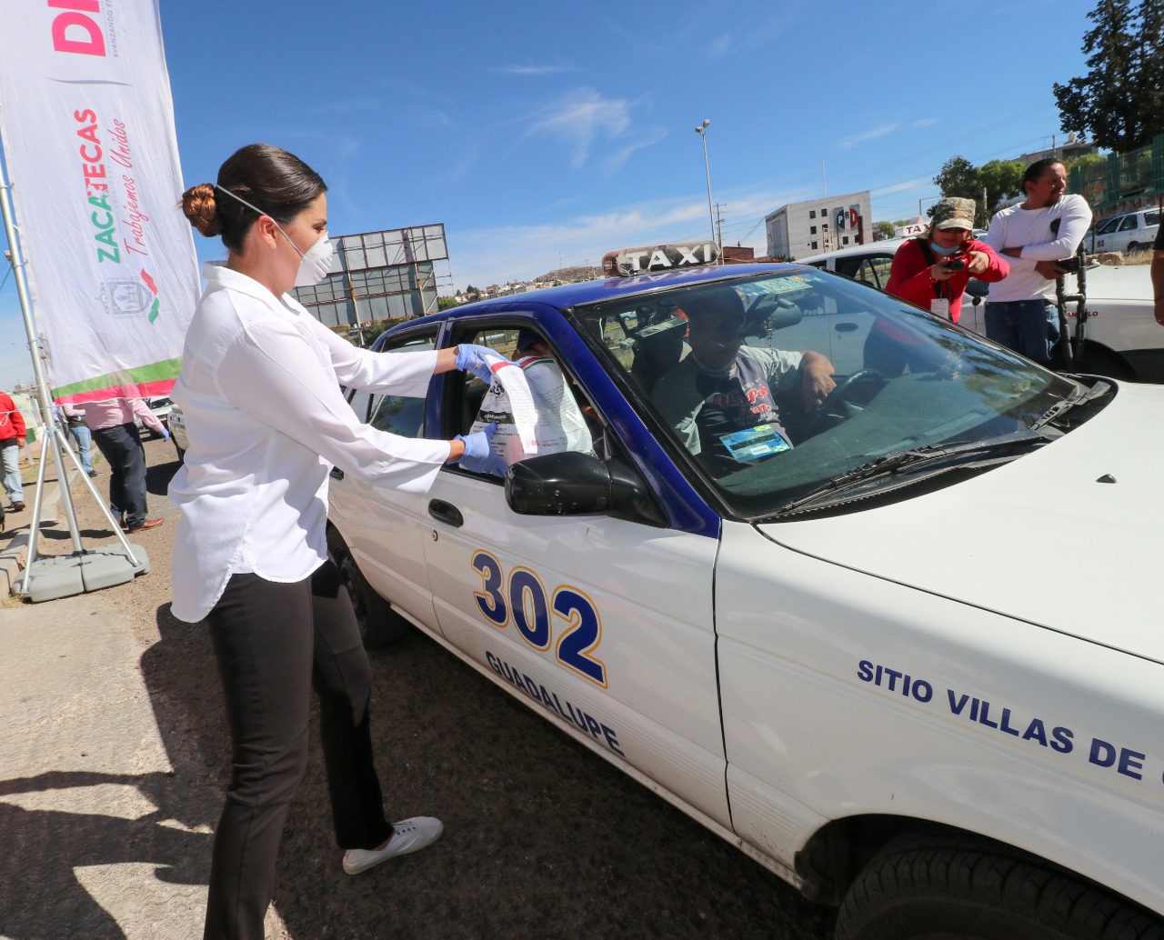 SEDIF APOYA A TAXISTAS CON PAQUETES ALIMENTARIOS Y SET PARA PREVENIR EL CONTAGIO DE COVID-19 ﻿