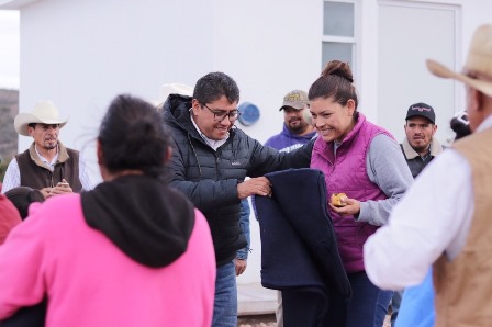 HABITANTES DE EL TEJUJAN RECIBEN OBSEQUIOS DE LA CARAVANA NAVIDEÑA