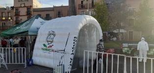 REFUERZA GOBIERNO DEL ESTADO MEDIDAS SANITARIAS CON TÚNEL EN LA PLAZA BICENTENARIO
