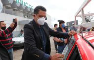 PROMUEVEN EL USO DEL CUBREBOCAS EN EL TRANSPORTE PÚBLICO CON LA PEGA DE CALCAS