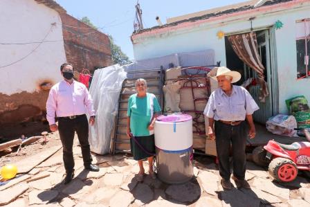 ENTREGA SEDIF APOYOS A FAMILIAS DE LA CAPITAL ZACATECANA