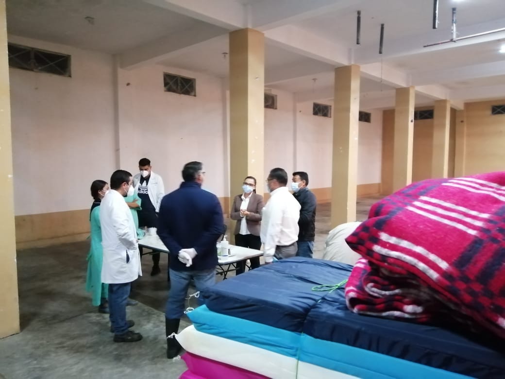 LLEVA SEDIF COBIJAS A ALBERGUE INSTALADO EN LA COMUNIDAD TORIBIO, LUEGO DE GRANIZADA