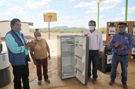 ENTREGA GOBIERNO ESTATAL PROGRAMA EQUIPA TU HOGAR EN COMUNIDADES DE MAZAPIL