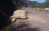 ATIENDE GOBIERNO ESTATAL DESPRENDIMIENTO DE ROCAS EN CARRETERA DE NOCHISTLÁN-JALPA