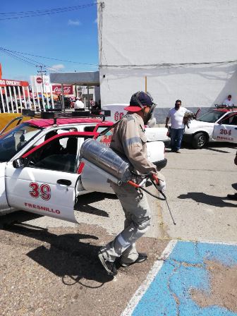 REFUERZAN MEDIDAS SANITARIAS EN TRANSPORTE PÚBLICO; DESINFECTAN 100 TAXIS DE FRESNILLO
