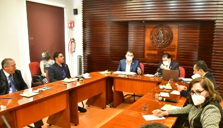 Comparece ante la Comisión legislativa de Vigilancia el secretario de Administración Víctor Rentería López