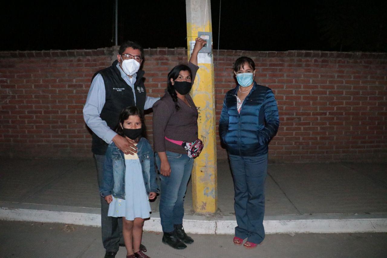 ENCIENDEN LUMINARIAS LED EN LA COLONIA EL VERGEL