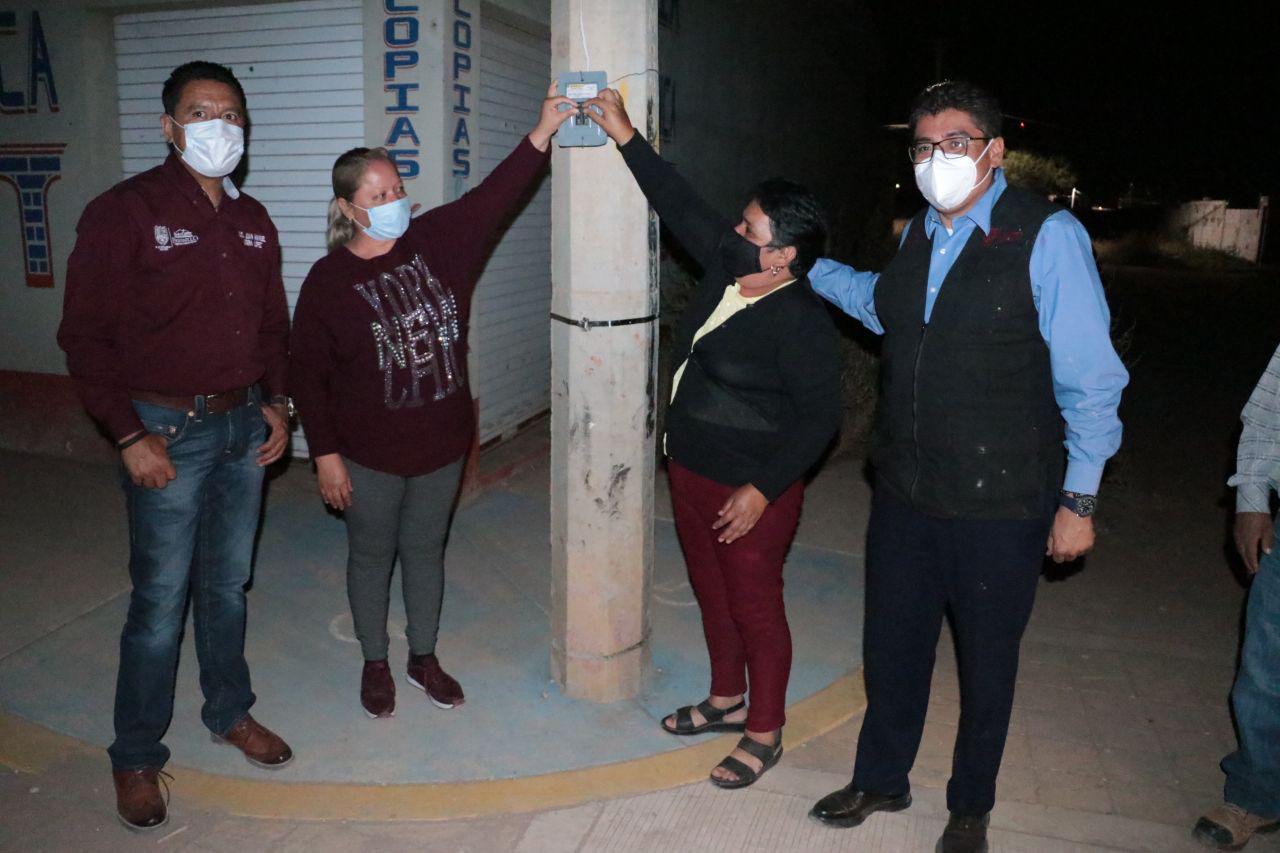 EN LA COLONIA AMPLIACIÓN AZTECA YA CUENTAN CON LUMINARIAS LED