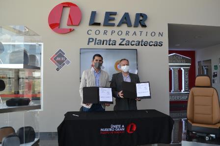 ACUERDAN IZEA Y LEAR CORPORATION FORTALECER ALFABETIZACIÓN ENTRE EMPLEADOS DE LA EMPRESA