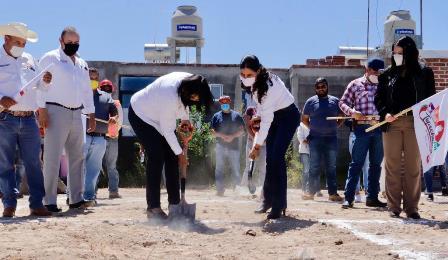 GOBIERNO DE TELLO CONSTRUYE VIVIENDAS EN TEPECHITLÁN PARA DOTAR A FAMILIAS DE UN PATRIMONIO