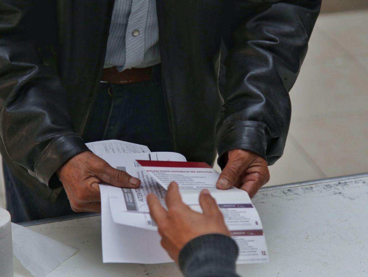 Continúa operativo de pago de Pensión para el Bienestar con el apoyo de la Policía Estatal Preventiva